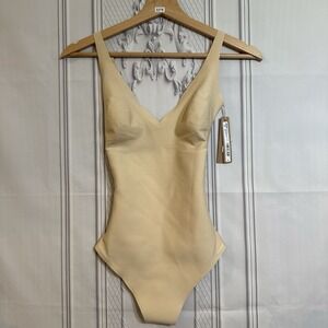 Sold n/a SKIMS PLUNGE THONG BODYSUIT Sand Sz n/a Plz Read
